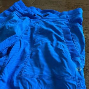 Lululemon Studio Crop - Size 4 - Beautiful Blue